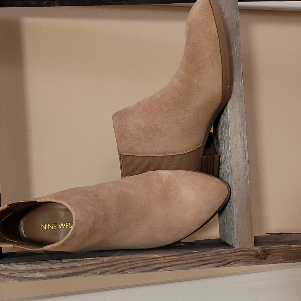 Nine West low Bootie.